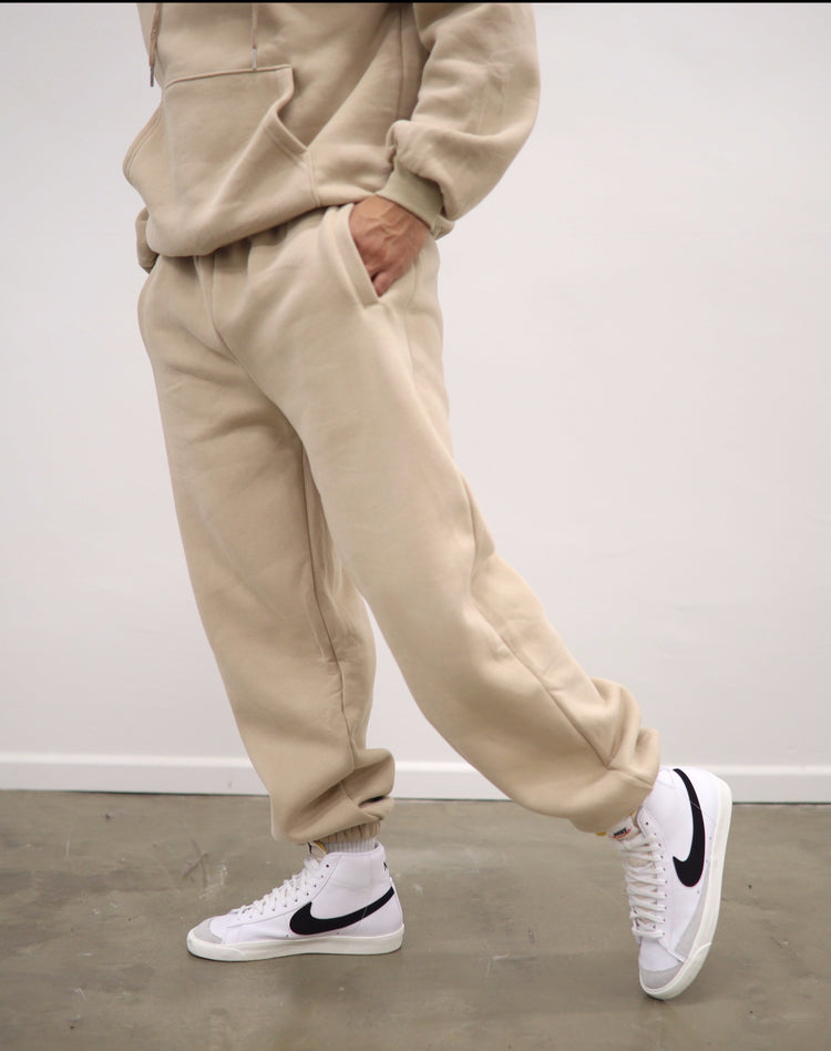 Everybody · UNISEX Sweatpants desert