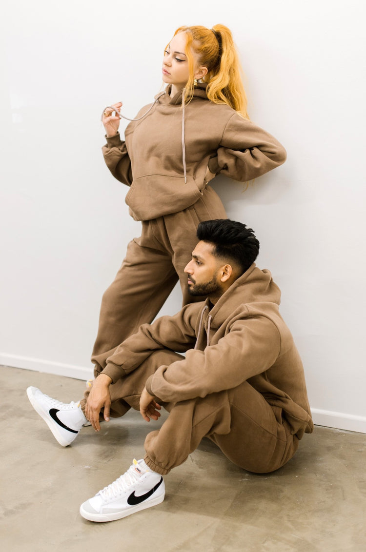 Everybody · UNISEX Sweatpants chocolate