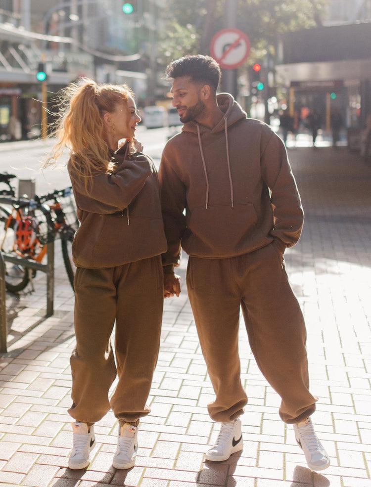 Everybody · UNISEX Sweatpants chocolate